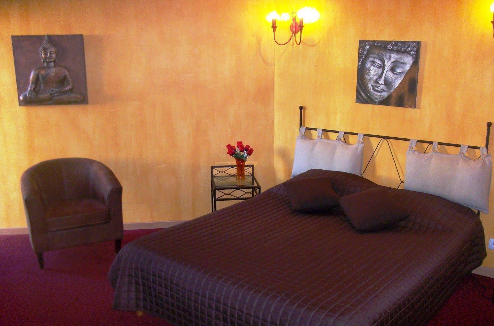 The Originals City, Hotel Le Village Provencal, Aix-En-Provence Nord Pertuis Exterior foto